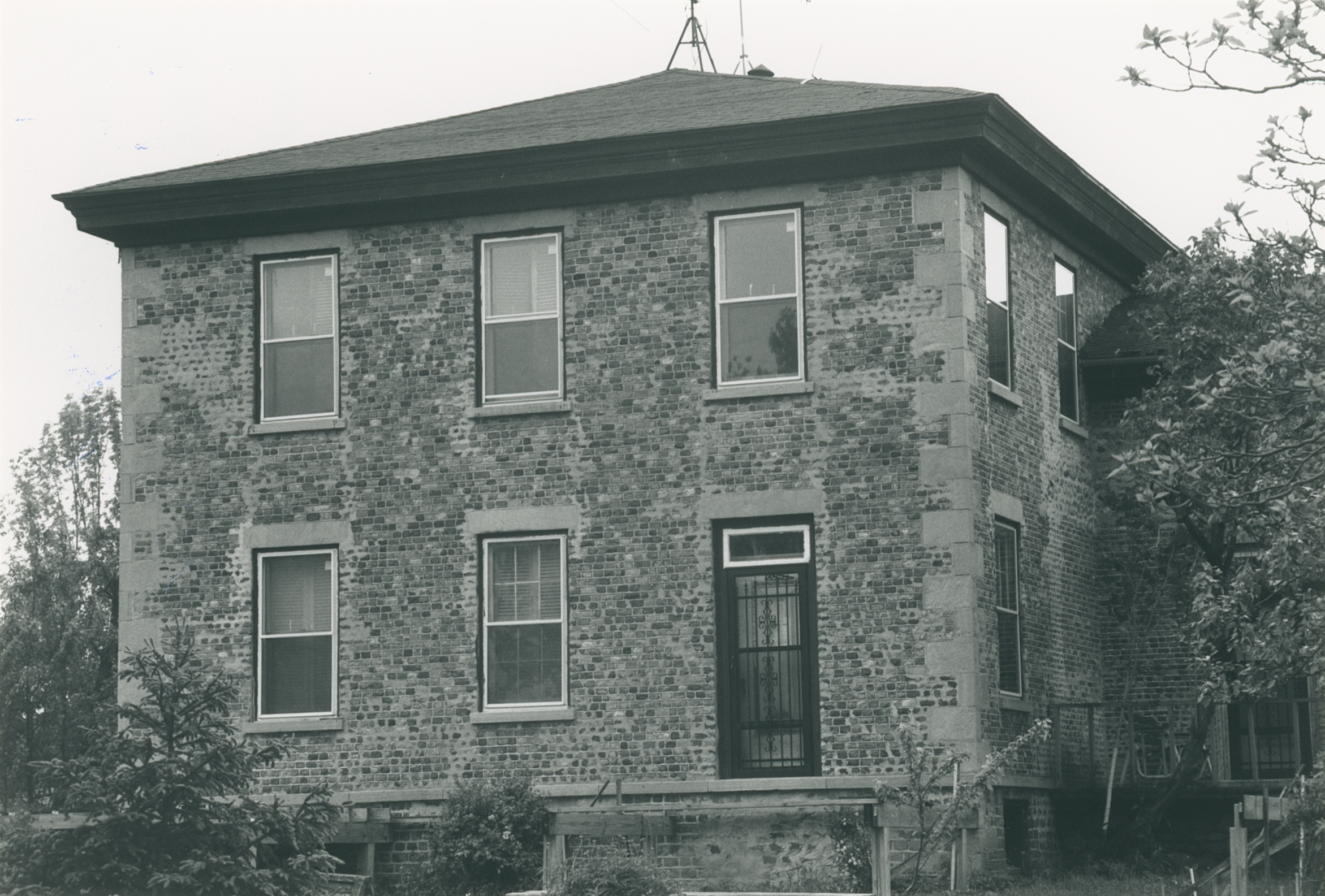 Lei-1 2049 Coverdale Rd 1